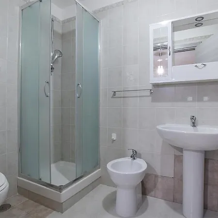 1 Bedroom Awesome In Lido Апартаменты *